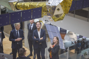 Minister-President Markt Rutten en Minister Dijkgraaf bezoeken SRON en spreken met de wetenschappers over klimaat en aardobservatie en ruimtetelescopen